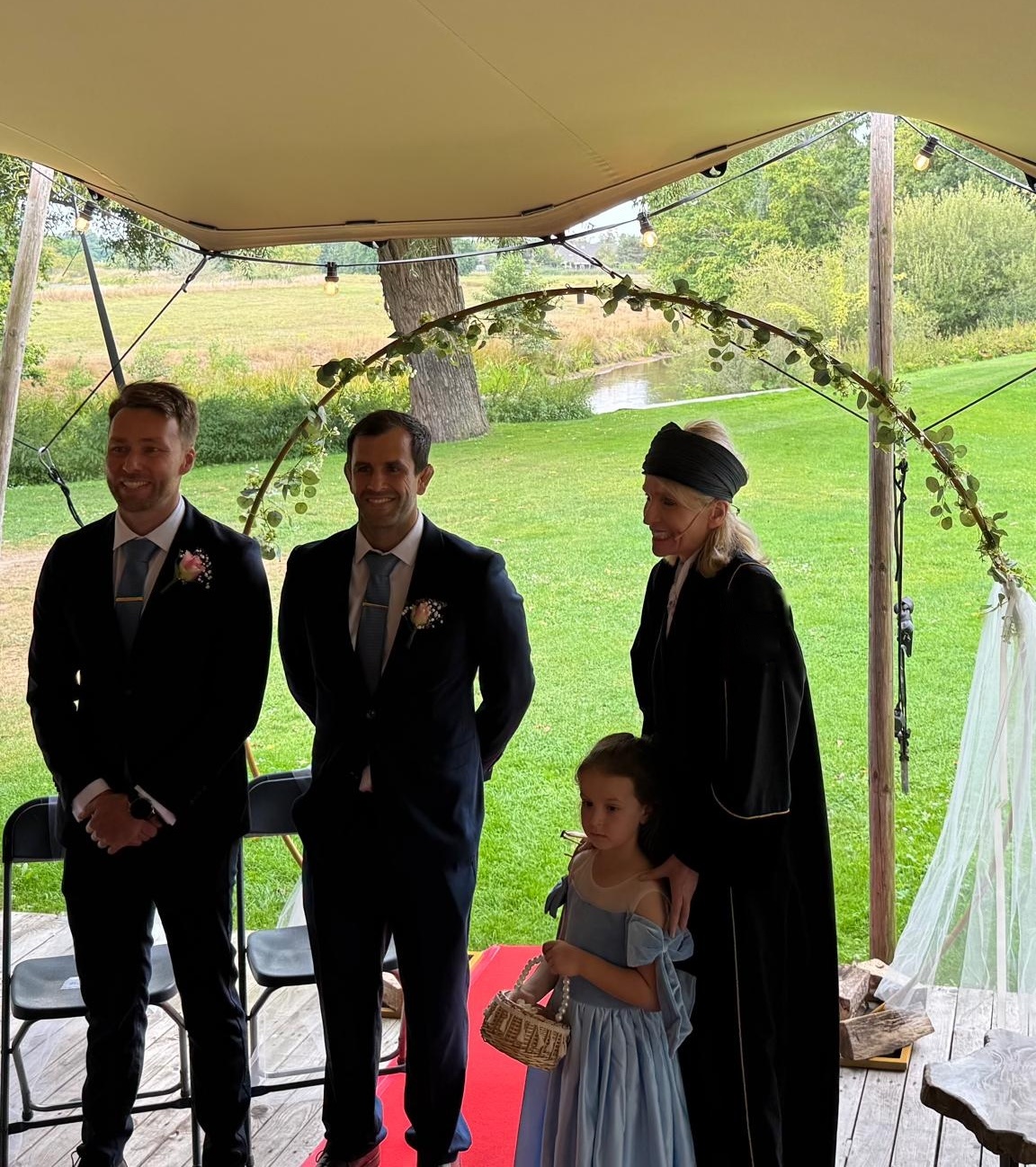 Ceremonieel trouwen op een vrije locatie, begeleid door Laila Buiter